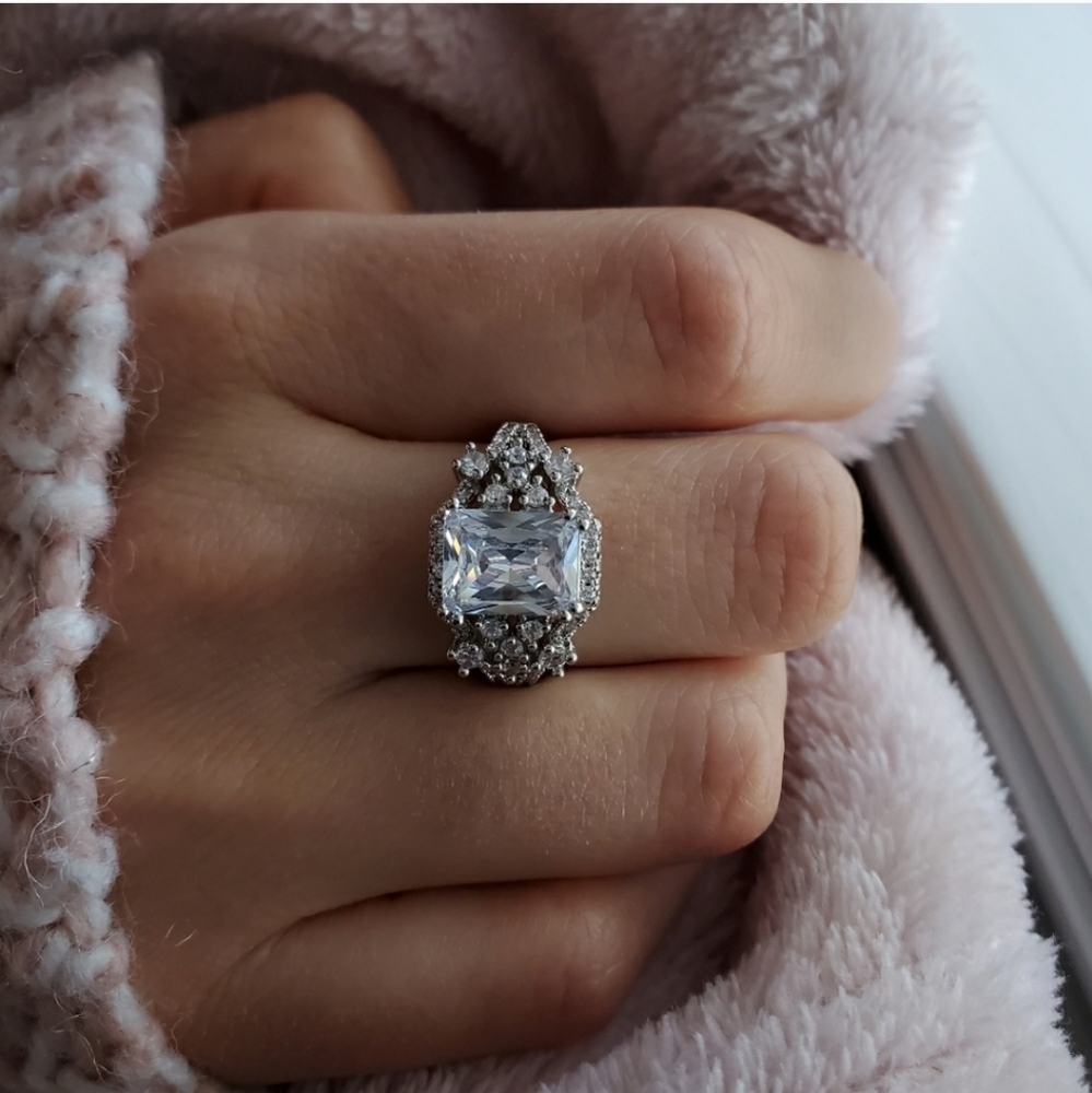 Gorgeous White Topaz Wedding/Engagement Ring
